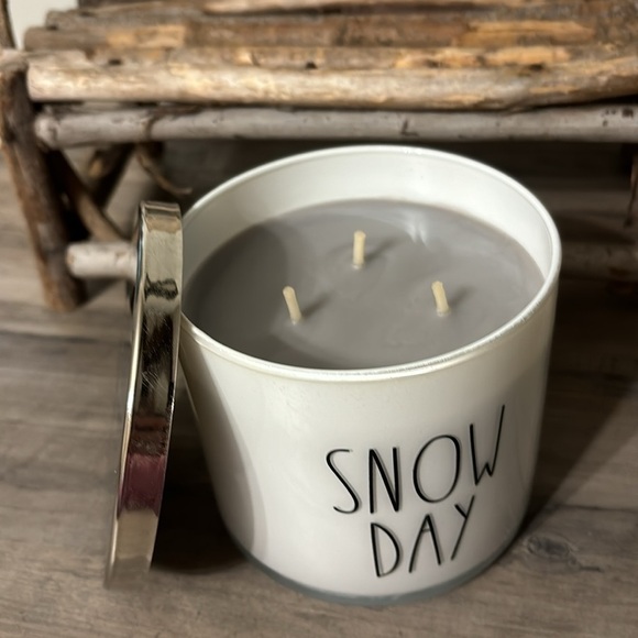 NEW GOOSE CREEK SNOW DAY FARMHOUSE 3 WICK SCENTED CANDLE - Picture 7 of 9